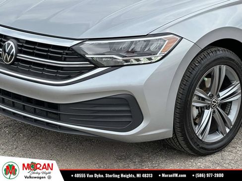 Certified 2023 Volkswagen Jetta SE w/ Panoramic Sunroof Package FWD image 7