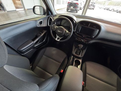 Used 2025 Kia Soul LX w/ LX Technology Package image 32