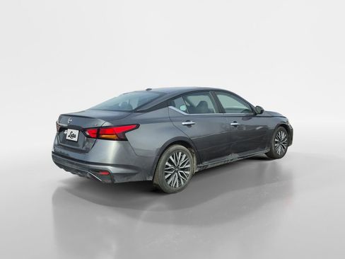 Used 2023 Nissan Altima 2.5 SV FWD image 4