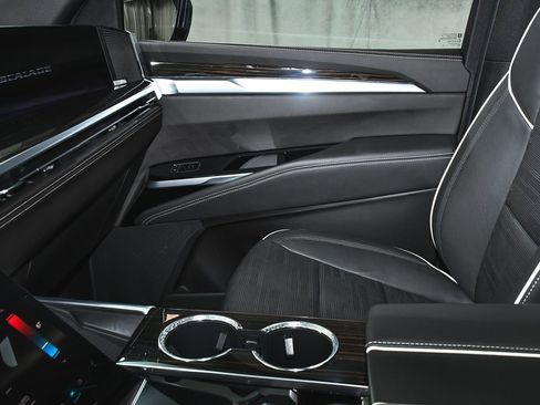 Used 2025 Cadillac Escalade Premium Luxury w/ LPO, Floor Liner Package AWD/4WD image 46