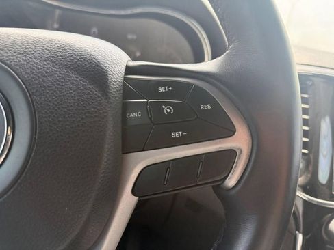 Used 2022 Jeep Grand Cherokee Laredo X RWD image 24