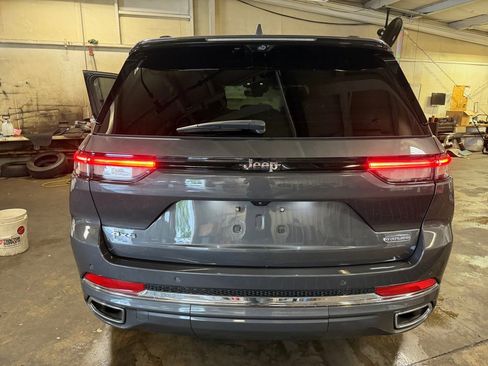 Used 2022 Jeep Grand Cherokee Overland w/ Luxury Tech Group IV AWD/4WD image 18