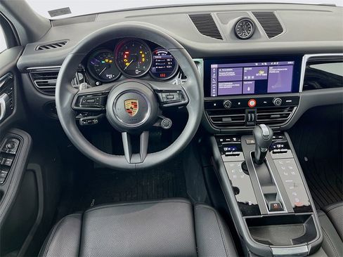 Certified 2025 Porsche Macan image 21