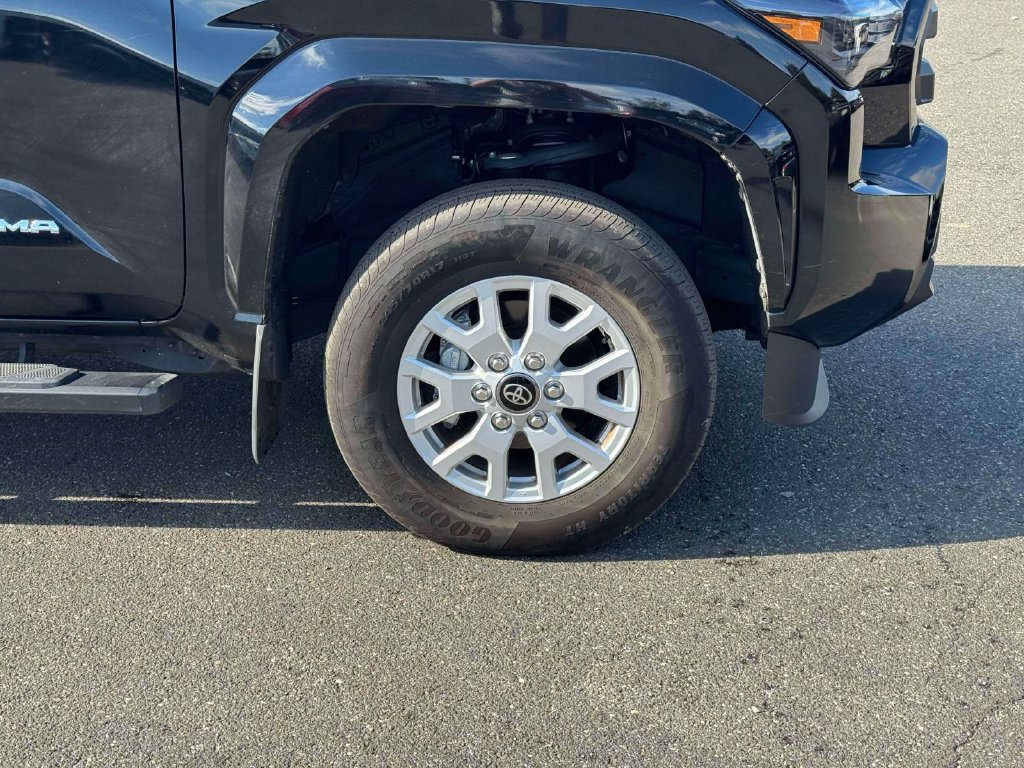 Used 2025 Toyota Tacoma SR5 AWD/4WD image 9