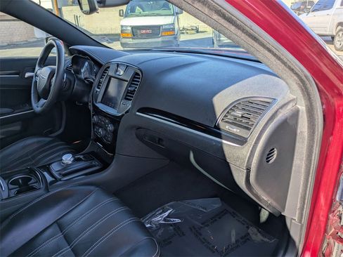 Used 2023 Chrysler 300 S image 33