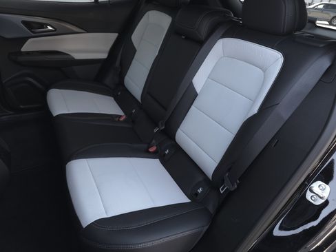 Used 2025 Chevrolet Equinox EV LT image 26