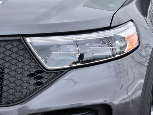 Used 2024 Ford Explorer XLT image 38