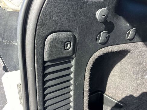 Used 2019 Jeep Grand Cherokee Laredo image 13