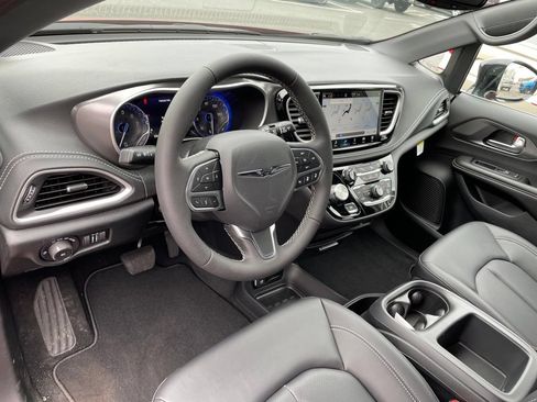 New 2026 Chrysler Pacifica Select AWD/4WD image 9