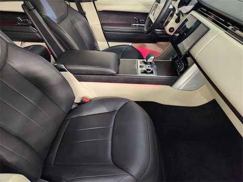 Used 2023 Land Rover Range Rover Long Wheelbase SE image 3