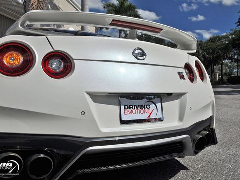 Used 2019 Nissan GT-R Premium image 30