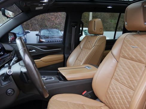 Used 2023 Cadillac Escalade ESV Premium Luxury image 9