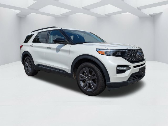 Used 2023 Ford Explorer XLT w/ Equipment Group 202A AWD/4WD image 2