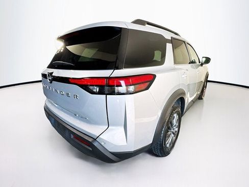 Certified 2024 Nissan Pathfinder SV image 5