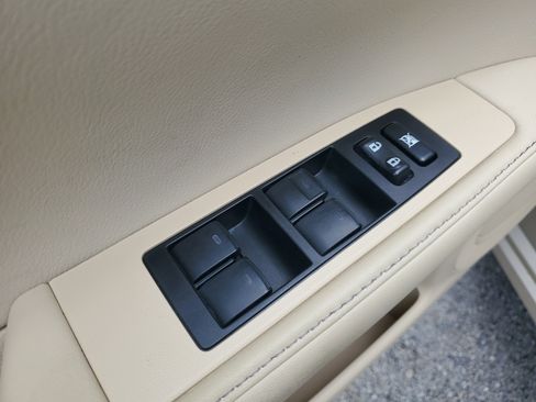 Used 2013 Lexus ES 350 4dr Sdn image 29