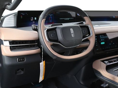 New 2026 Lincoln Navigator Black Label AWD/4WD image 11