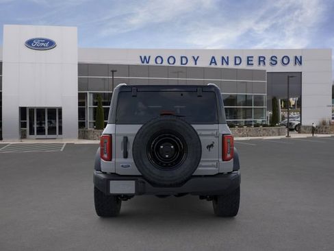 New 2026 Ford Bronco Outer Banks w/ Black Appearance Package AWD/4WD image 5