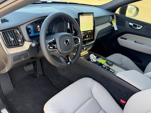 New 2027 Volvo XC60 B5 Core AWD/4WD image 12