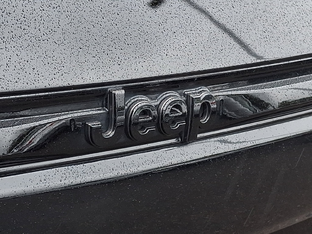 Used 2024 Jeep Grand Cherokee Altitude AWD/4WD image 32