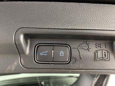 Used 2023 Ford Explorer XLT AWD/4WD image 25