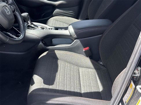 Used 2025 Honda HR-V Sport image 12