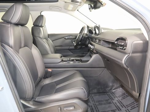 Used 2023 Honda Pilot Touring image 13