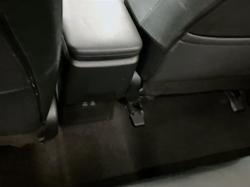 Used 2024 Toyota Prius LE image 28