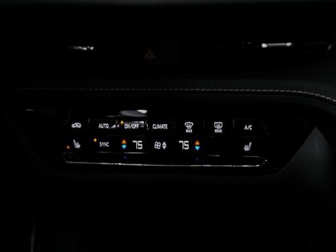 Used 2023 Buick Envision Essence w/ Sport Touring Package image 20