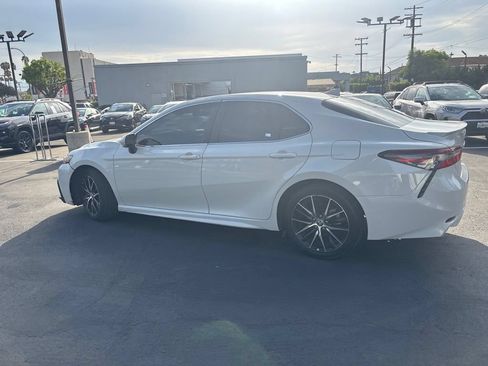 Used 2022 Toyota Camry SE FWD image 7