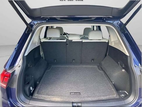 Used 2022 Volkswagen Tiguan SE w/ Panoramic Sunroof Package image 7