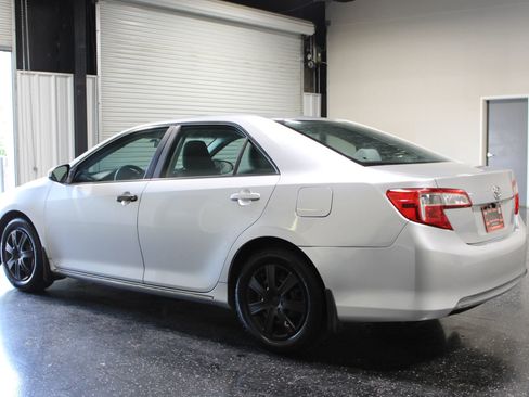 Used 2012 Toyota Camry LE FWD image 5