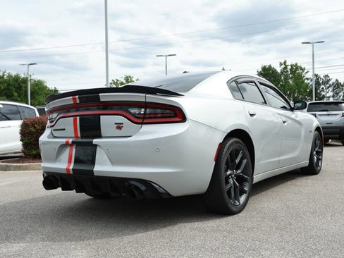 Used 2022 Dodge Charger SXT w/ Blacktop Package RWD image 6
