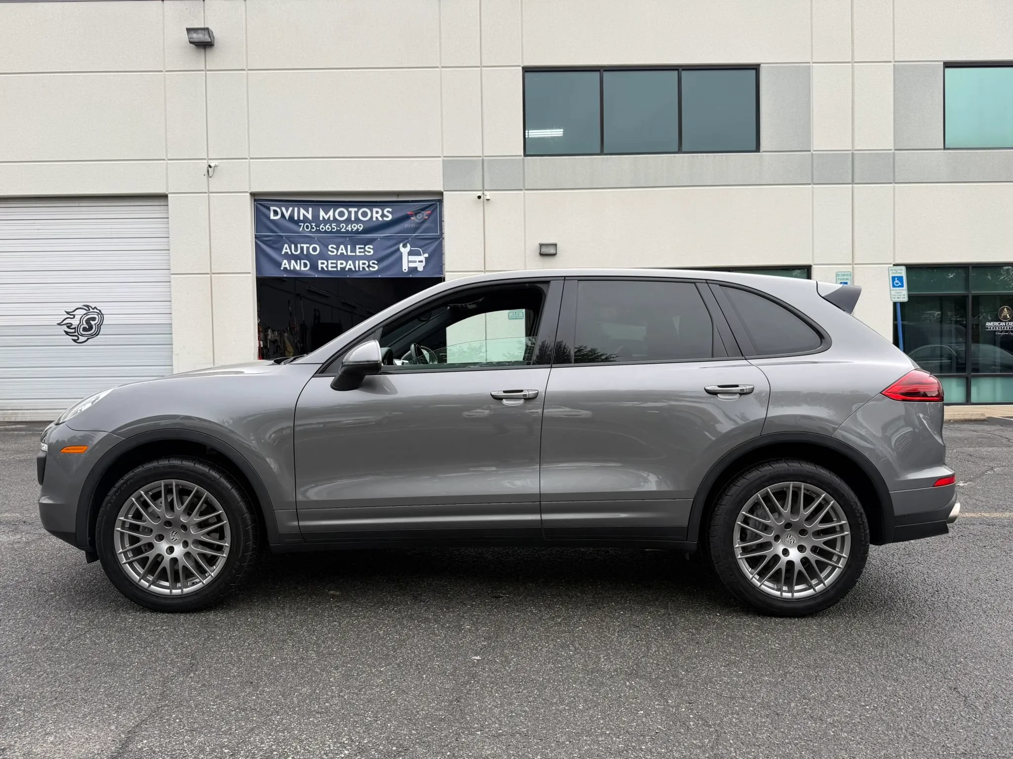 Used 2016 Porsche Cayenne AWD/4WD image 10