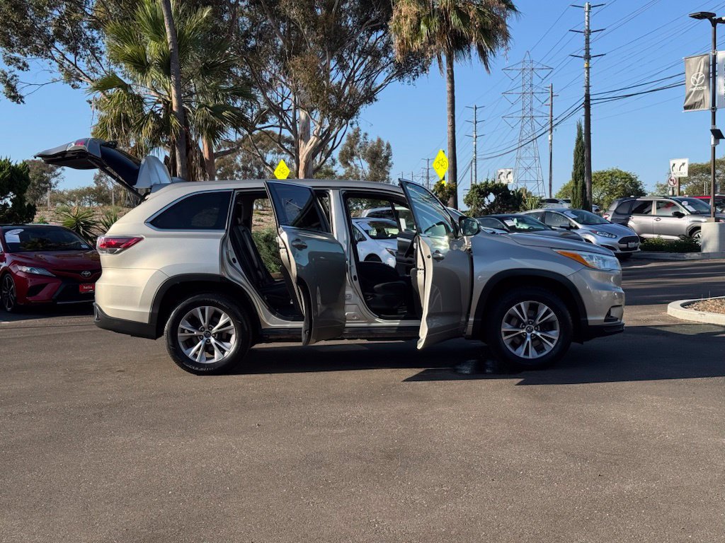 Used 2016 Toyota Highlander Plus FWD image 29