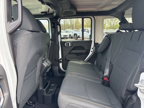 Used 2025 Jeep Wrangler Unlimited Sahara w/ Safety Group image 10