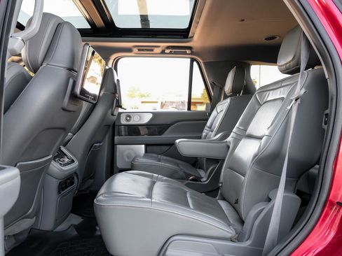 Used 2018 Lincoln Navigator Reserve w/ Technology Package image 47