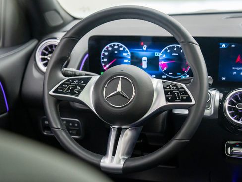 Used 2024 Mercedes-Benz GLB 250 4MATIC w/ Exclusive Package image 13