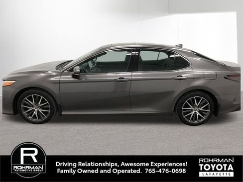 Used 2024 Toyota Camry XLE w/ Navigation Package image 3