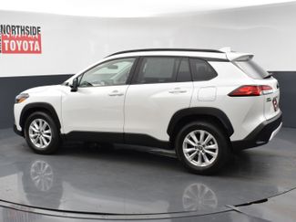 Used 2022 Toyota Corolla Cross LE w/ Black Badges Package (TMS) video 2