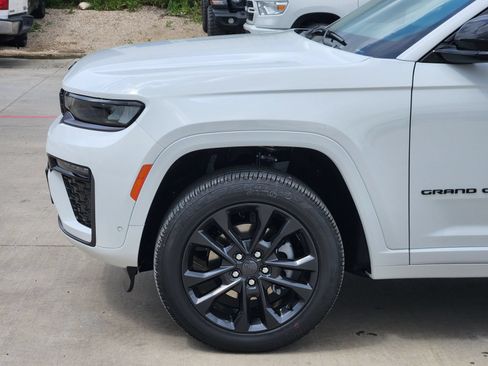 New 2026 Jeep Grand Cherokee Limited AWD/4WD image 10