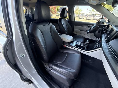 Used 2022 Kia Carnival LX FWD image 24