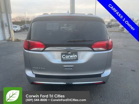 Used 2018 Chrysler Pacifica Touring Plus w/ Tire & Wheel Group image 10