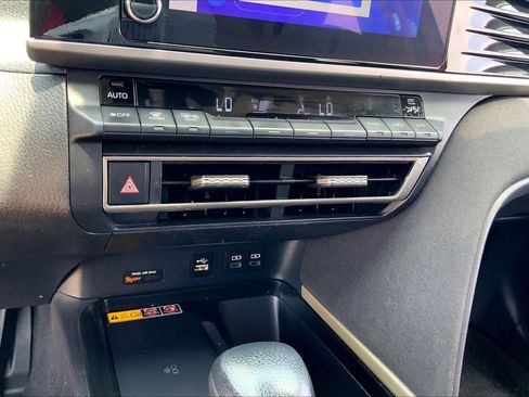 Used 2025 Toyota Camry LE w/ Convenience Package FWD image 31