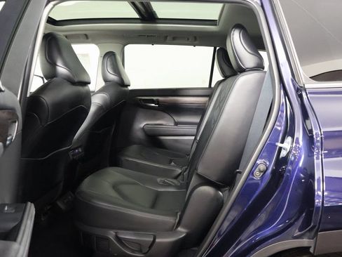 Used 2021 Toyota Highlander Platinum AWD/4WD image 11