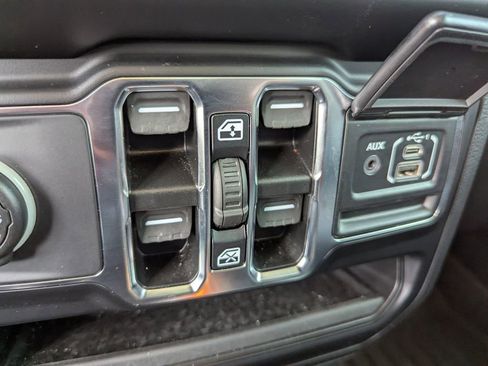 Used 2021 Jeep Gladiator Sport image 20