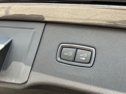 Certified 2025 Porsche Cayenne S image 21