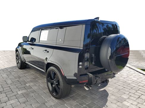 Used 2023 Land Rover Defender 110 V8 AWD/4WD image 4
