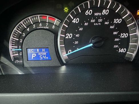 Used 2013 Toyota Camry XLE image 17