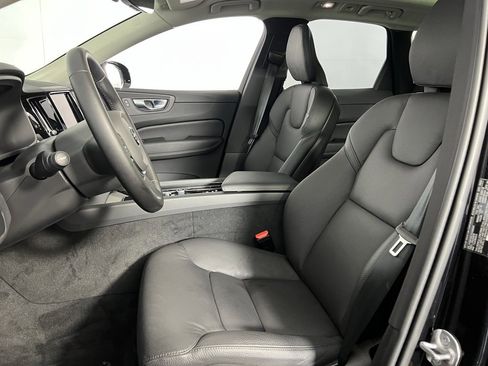 Used 2025 Volvo XC60 B5 Plus image 23