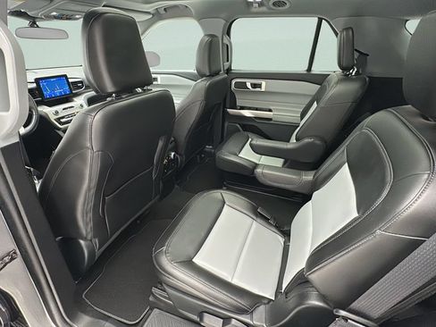 Used 2023 Ford Explorer XLT w/ Equipment Group 202A AWD/4WD image 10